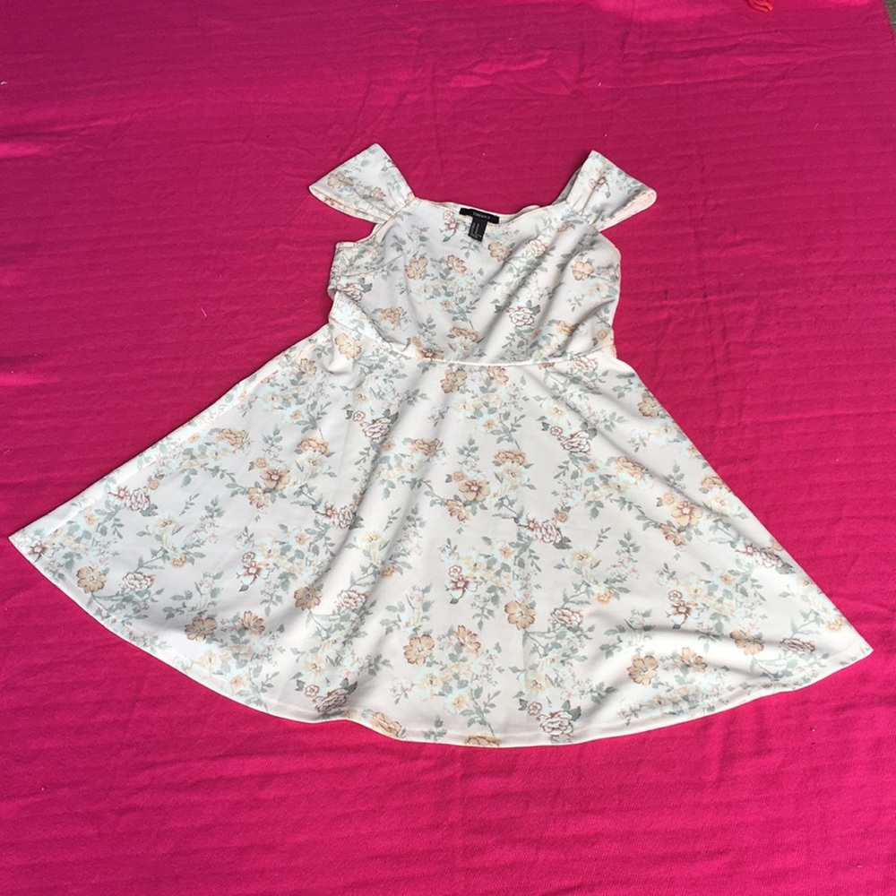 Beautiful floral summer dress perfect for brunch